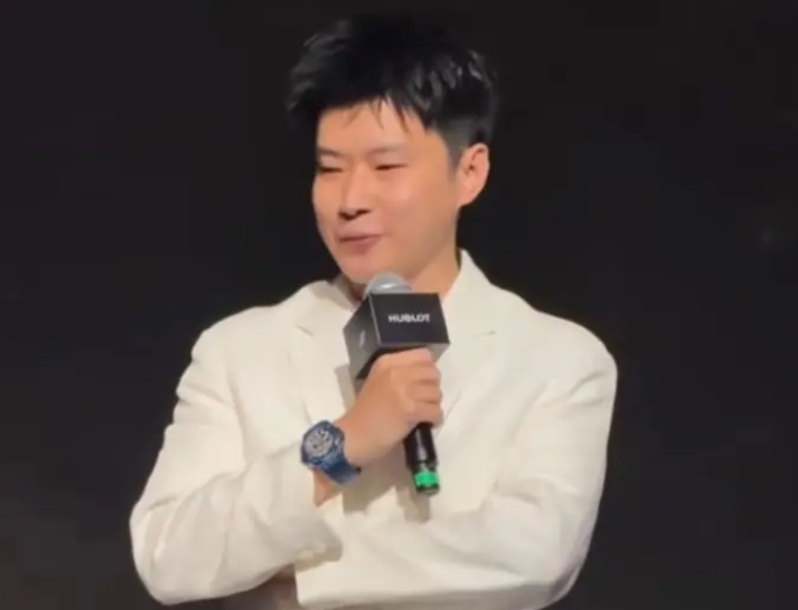 昨天在上海的活动，赵心童谈到未来的目标，他表示：“在不久的将来，希望冲击第一套大