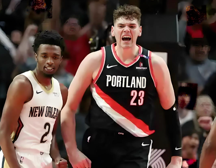 克林根力压两位联盟MVP中锋约基奇和恩比德，在季后赛所有场均三分出手5次以上的首