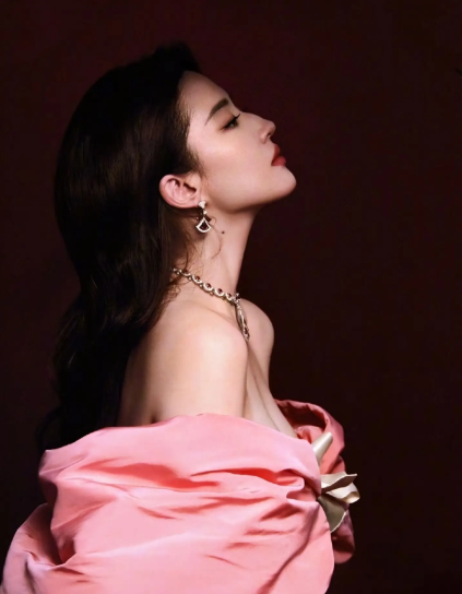 刘亦菲这组写真美到失语，氛围感封神！