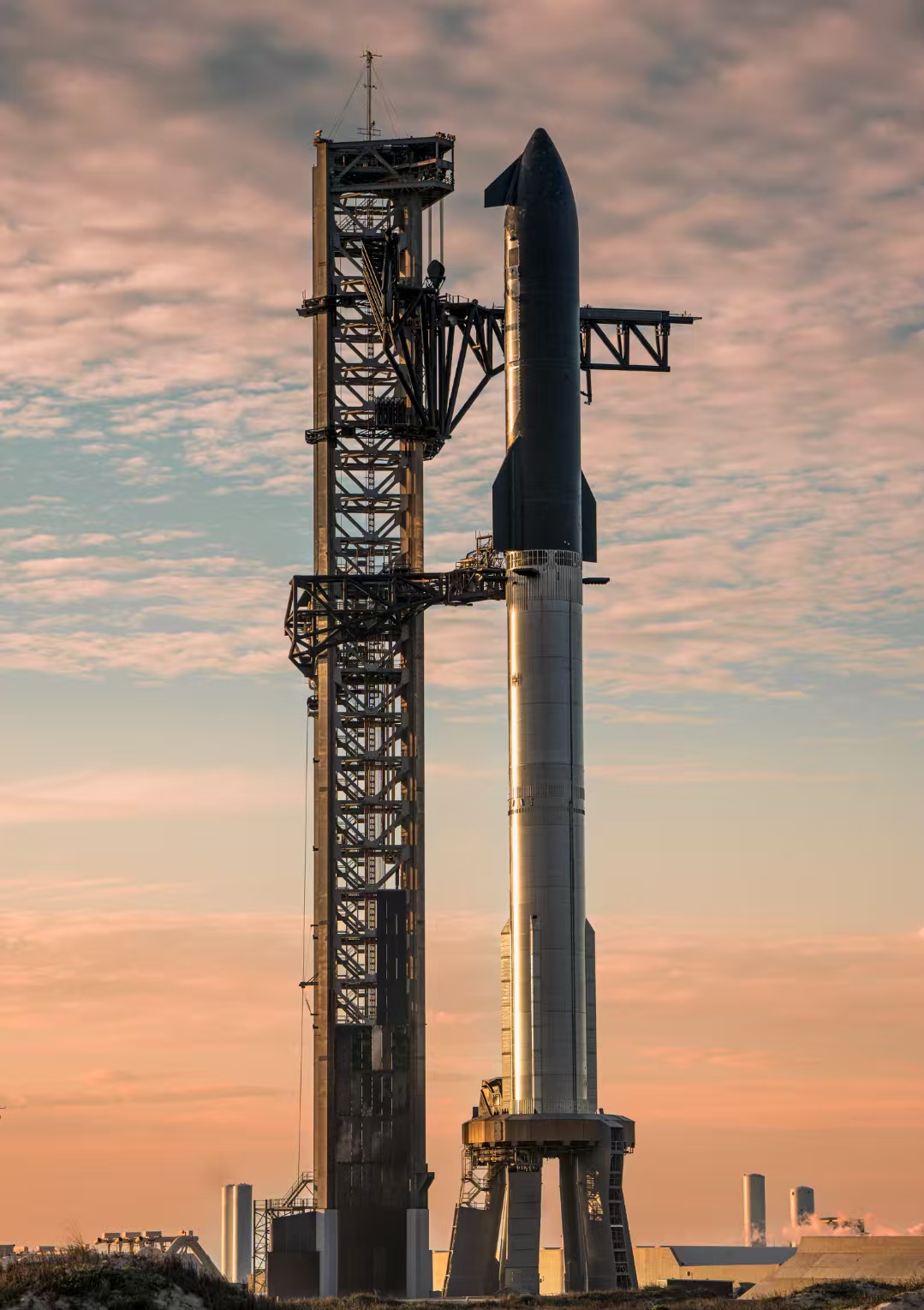 2月22日，马斯克：星舰是迄今为止制造过的最大飞行器，而且它还将继续增大。