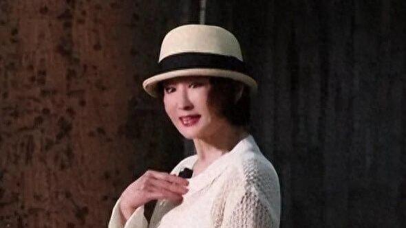 “一代女皇”潘迎紫现身！