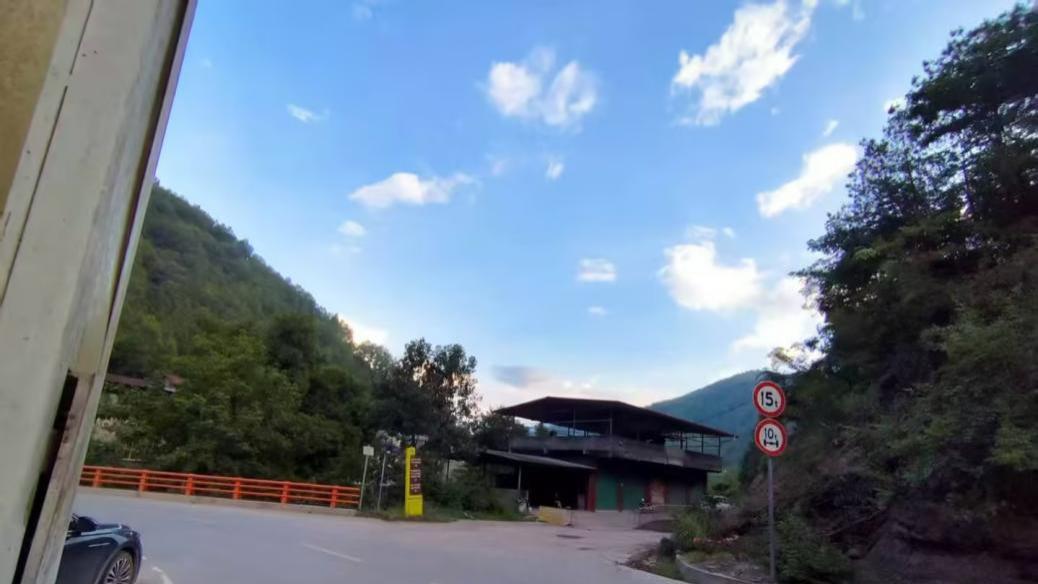 道路建设影响住房居住，村民反映问题仍待对接处置