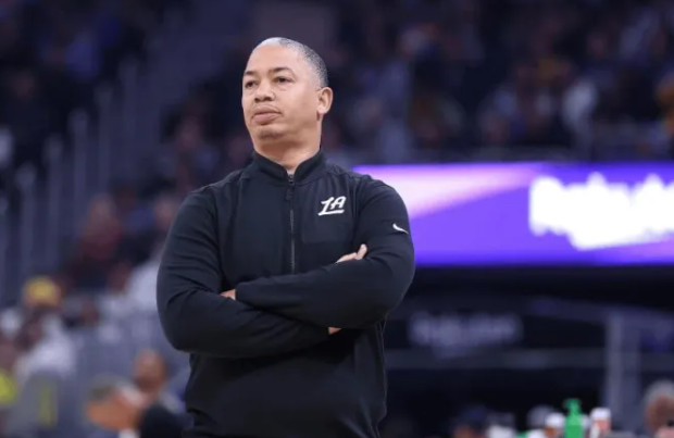 快船总裁劳伦斯-弗兰克在谈到泰伦-卢的帅位时，明确表达了对后者的支持。
弗兰克说