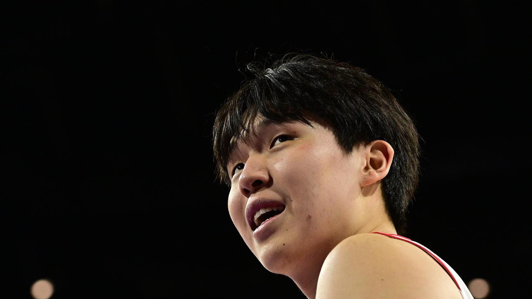 半场低迷后回暖两双却难救主，杨瀚森11+12难敌勇士三叉戟