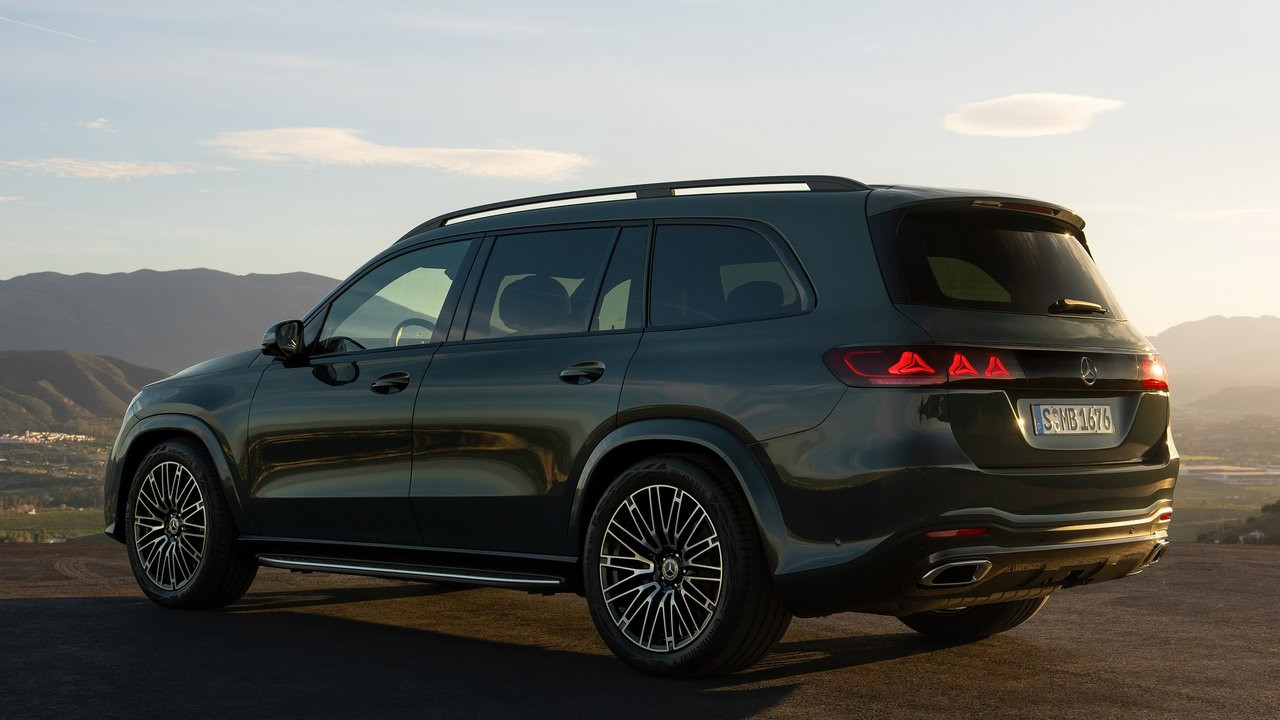 奔驰GLS中期改款，48V主动悬架真能蹦跶