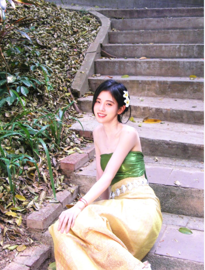 鞠婧祎和绿色真的很搭啊