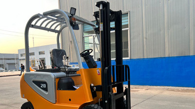 普通叉车能在冷库用吗？必须用专用叉车