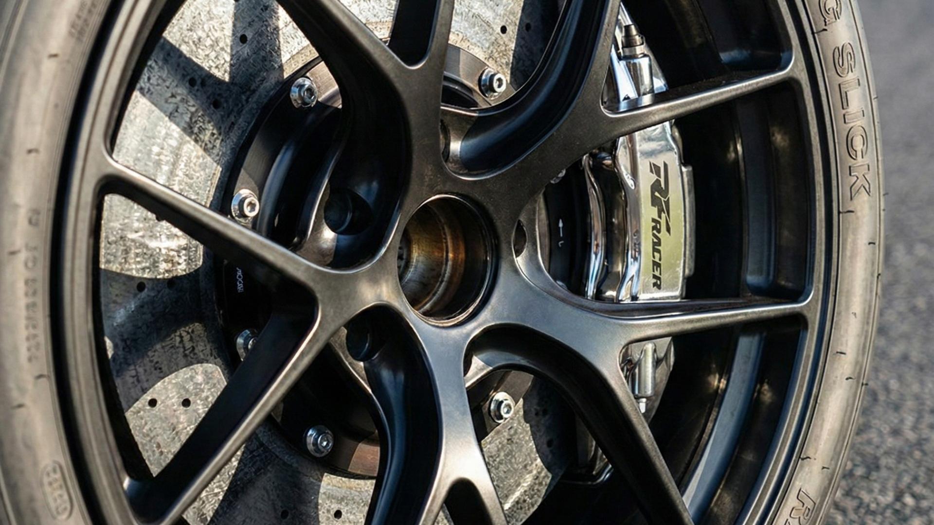 揭秘碳陶刹车的误区：如果只为了“耐用”，你可能买错了单