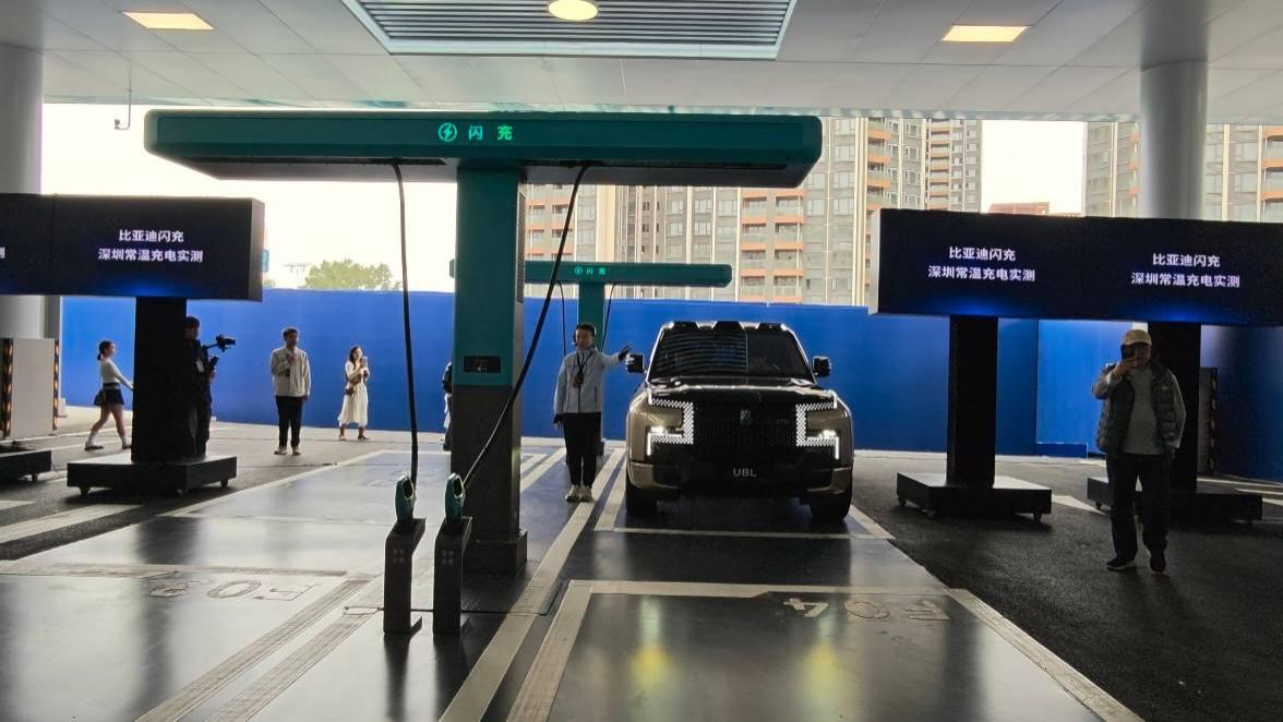 线下亲测比亚迪闪充，太震撼了