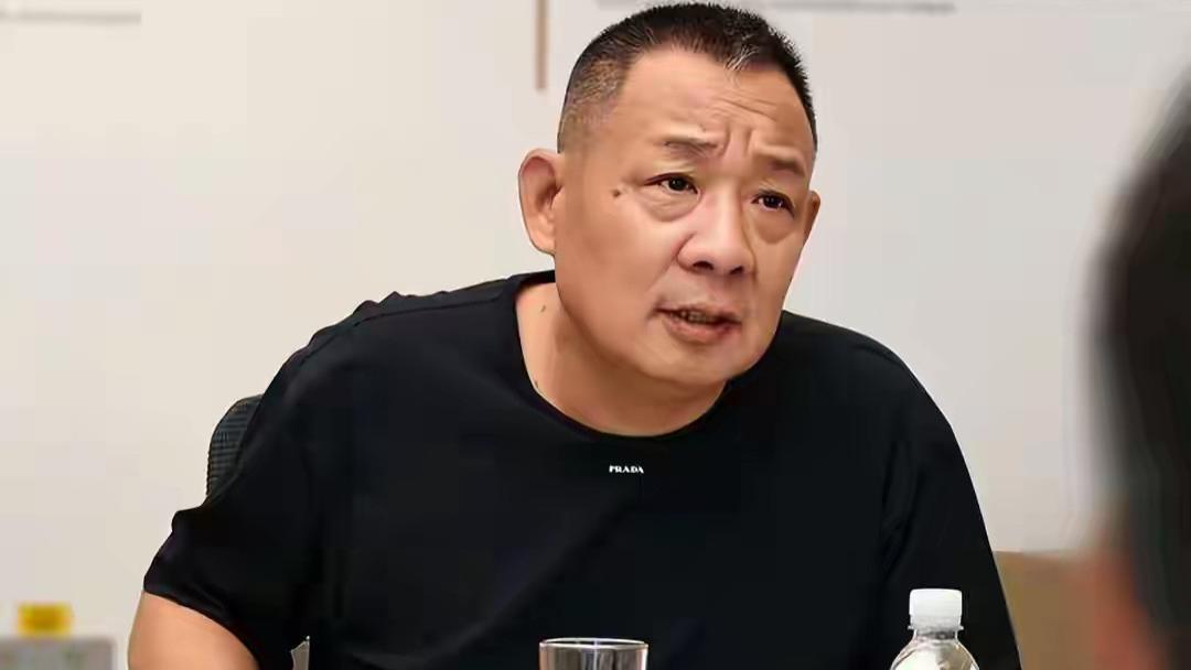 于东来正被自己的人设绑架？企业家表达应当止于员工生活边界