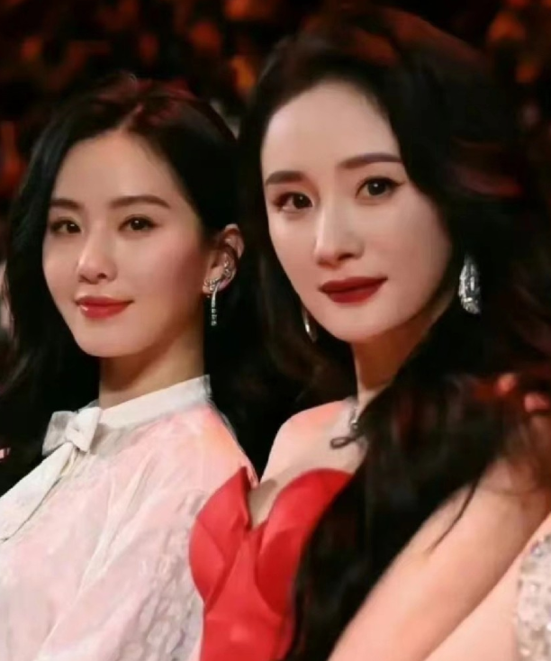 刘诗诗39岁的生日
杨幂在11点44分卡点祝刘诗诗生日快乐，她的祝福语依旧是平安