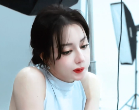 星光落入你眼里，而你落在我心里