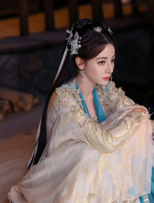 一见到你世界满满是百分的甜蜜，心里满满是万分的胜意