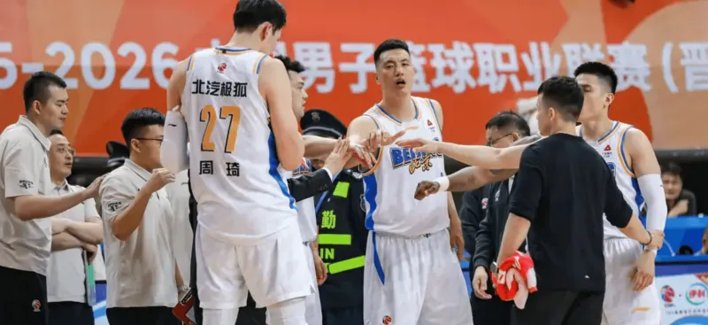 CBA常规赛，坐拥豪华阵容北京男篮，客场以104-109不敌排名中下游的福建男篮