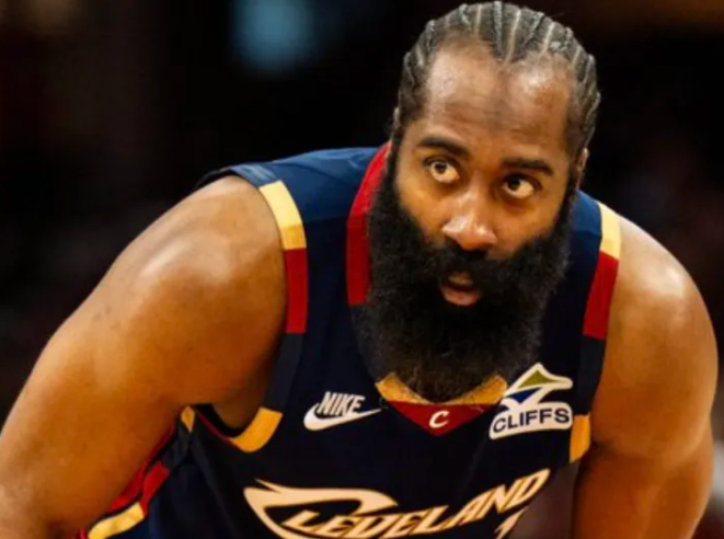 NBA季后赛G3，骑士（2）对阵猛龙（0）。
骑士主帅肯尼-阿特金森接受了记者采