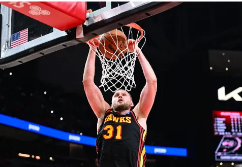 根据美记Michael Scotto的报道，老鹰中锋乔克-兰代尔遭遇右脚高位踝关