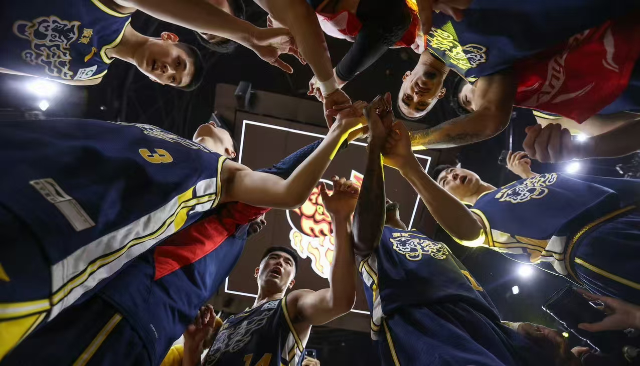 广东急需解决三大问题：球权分配、补强内线大外援、球队凝聚力