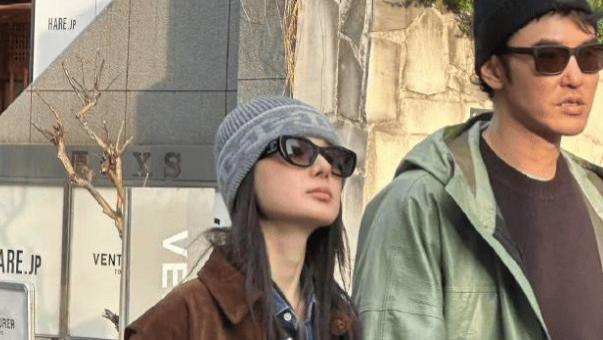 ​阮经天东京街头被拍！与小20岁女友十指紧扣甜蜜同游