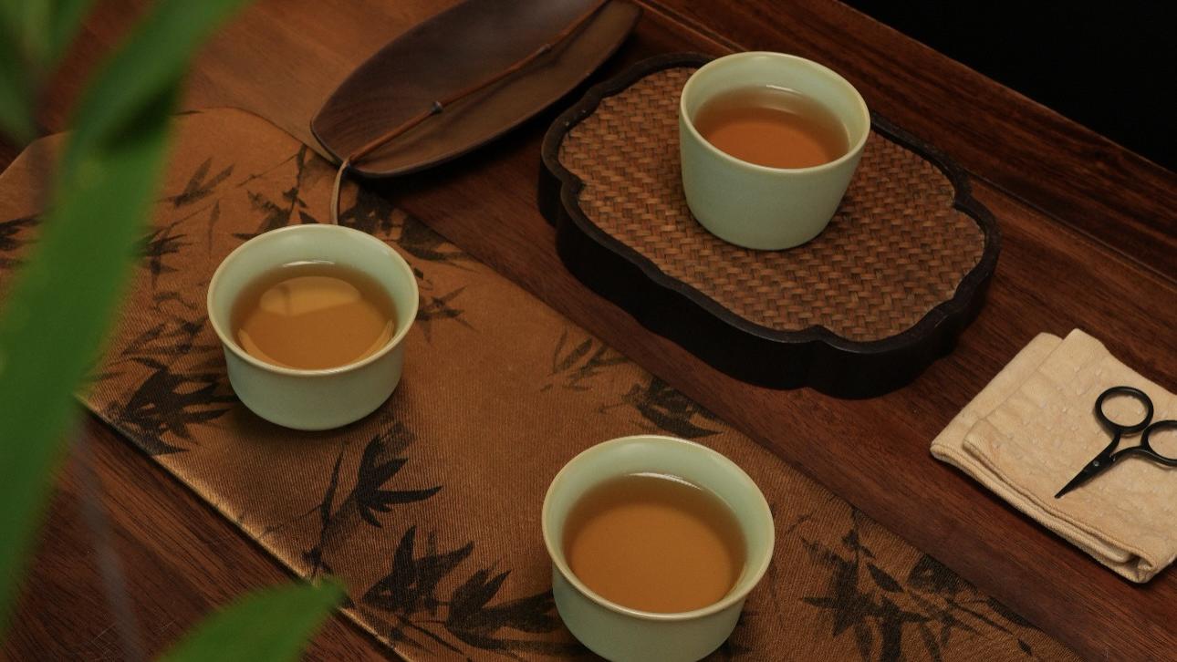 养出传世开片：汝窑养器中的「三度」平衡艺术