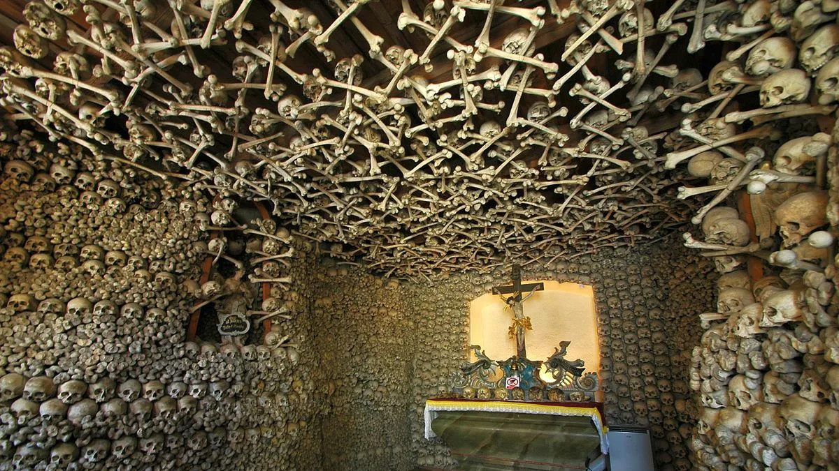 捷克骨教堂藏 4 万具骸骨？细思极恐！