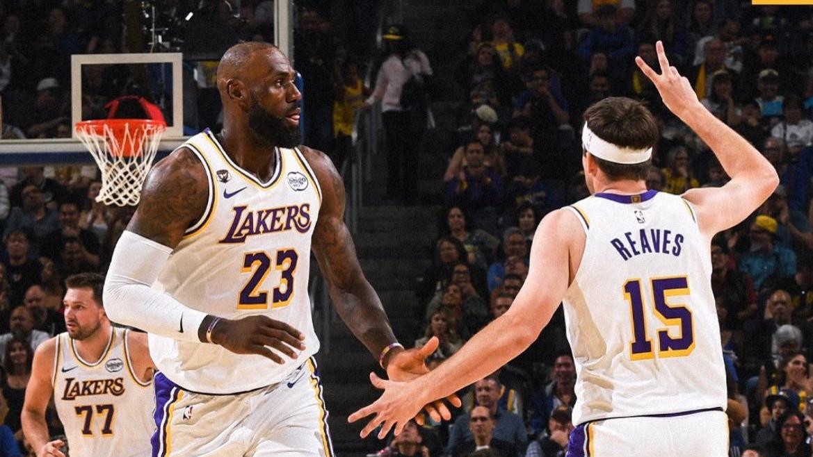 湖人28分大胜勇士！詹姆斯连轰4大纪录，难怪说库里没KD赢不了他