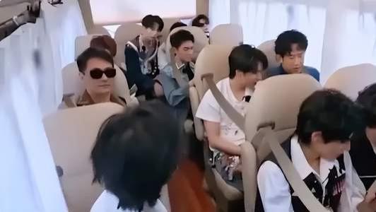 明星上综艺，安全带全靠P？交警一句话说透了