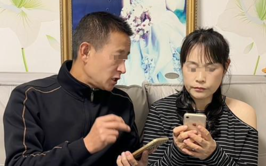 女子300万买上司学区房，装修时发现2瓶汉帝茅台，鉴定后愣住了