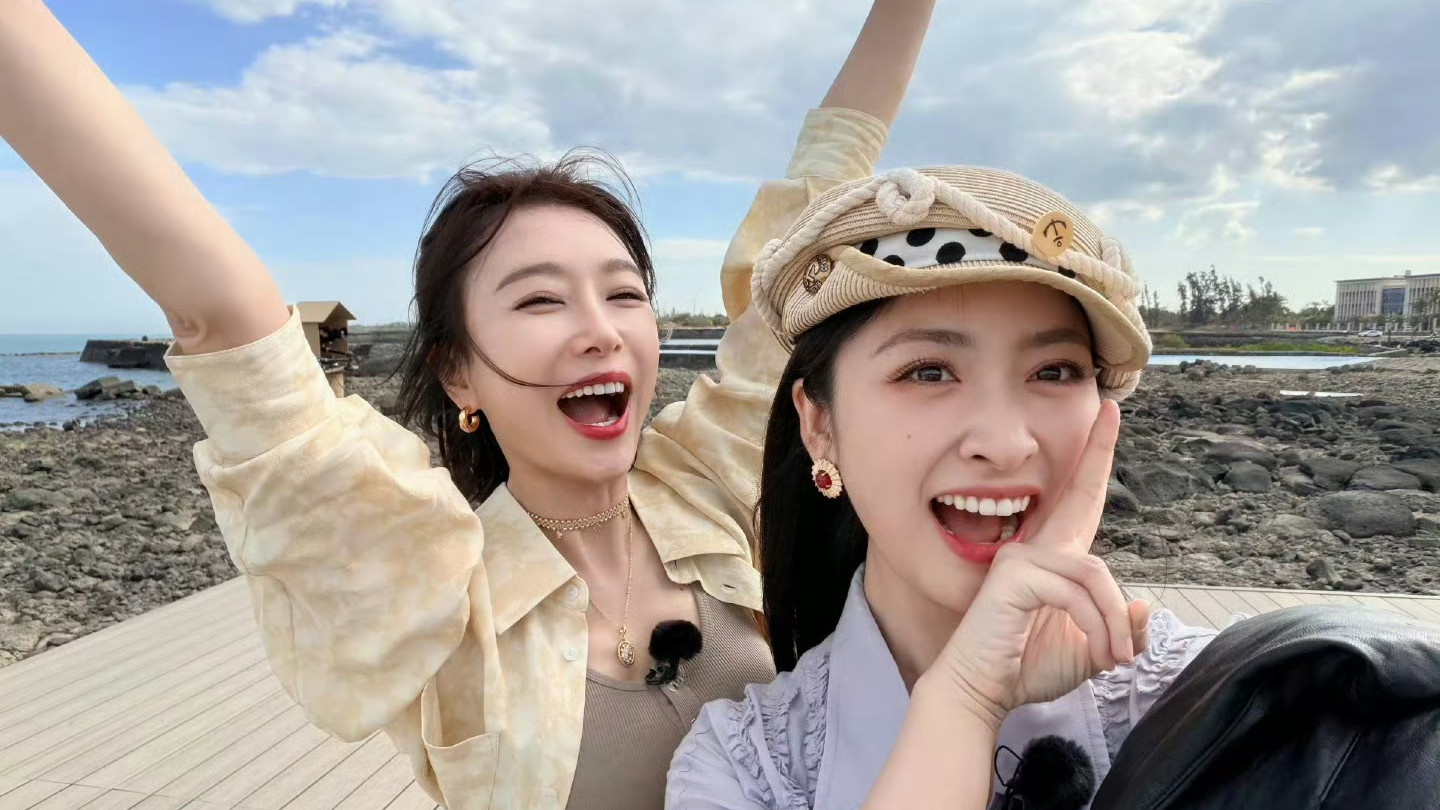 秦岚一句“确实漂亮”，戳中沈月柔软内心，治愈系互动引共鸣