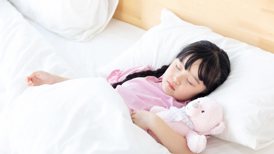 别被“长高奶粉”割韭菜了！儿科医生揭秘：春天做好这4件事，比喝一箱牛奶都管用