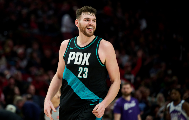 克林根新秀第一年是怎么培养的？

艾顿之前应该开拓者首发，克林根前半赛季也是出场