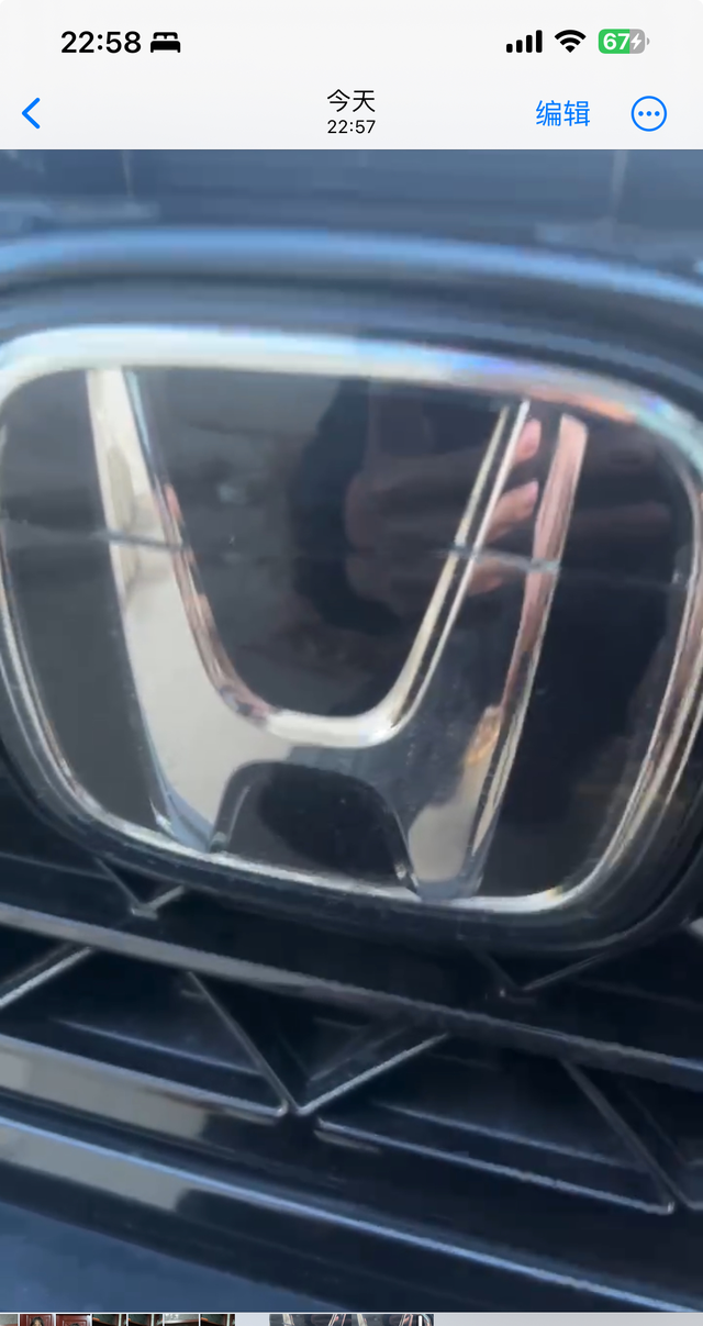 十一代雅阁前面车标坏了
换一个需要多少钱 车标里面有没有功能

