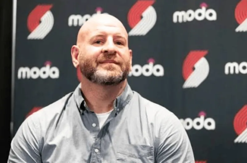 根据之前报道，NBA官方宣布，开拓者因两年前与杨瀚森进行违规接触被罚款10万美元