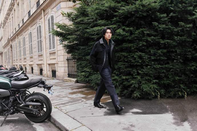 秦昊邂逅巴黎的一个雨天