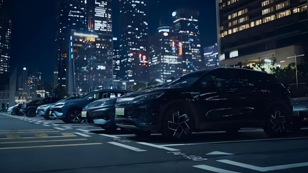 春节档票房第二！《惊蛰无声》 凭口碑出圈，国产车成硬核主角