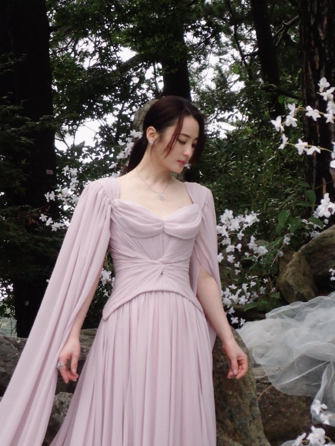 蒋勤勤在庐山拍摄的大片真的让人眼前一亮又一亮