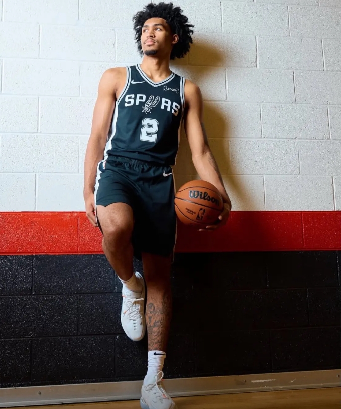 动不动就批判马刺不懂培养，我真佛了
首先我之前就说过，哪怕把哈珀放到烂队，他也刷