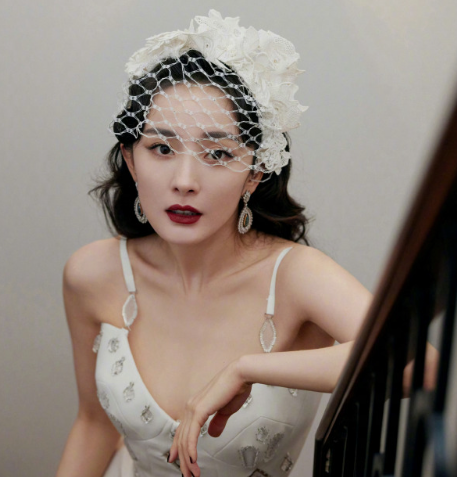 玫瑰在海里燃烧我的爱在烈火中绽放