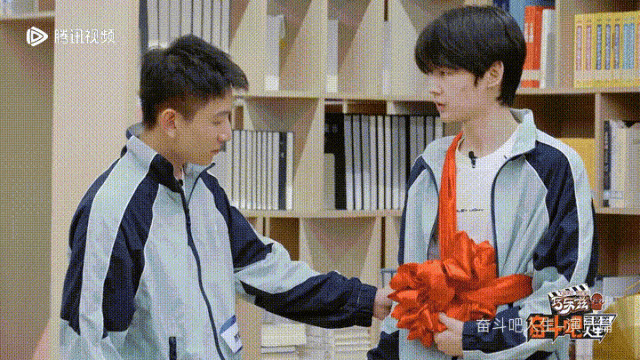 这群有劲的00后，来给中国演艺圈整活儿了！