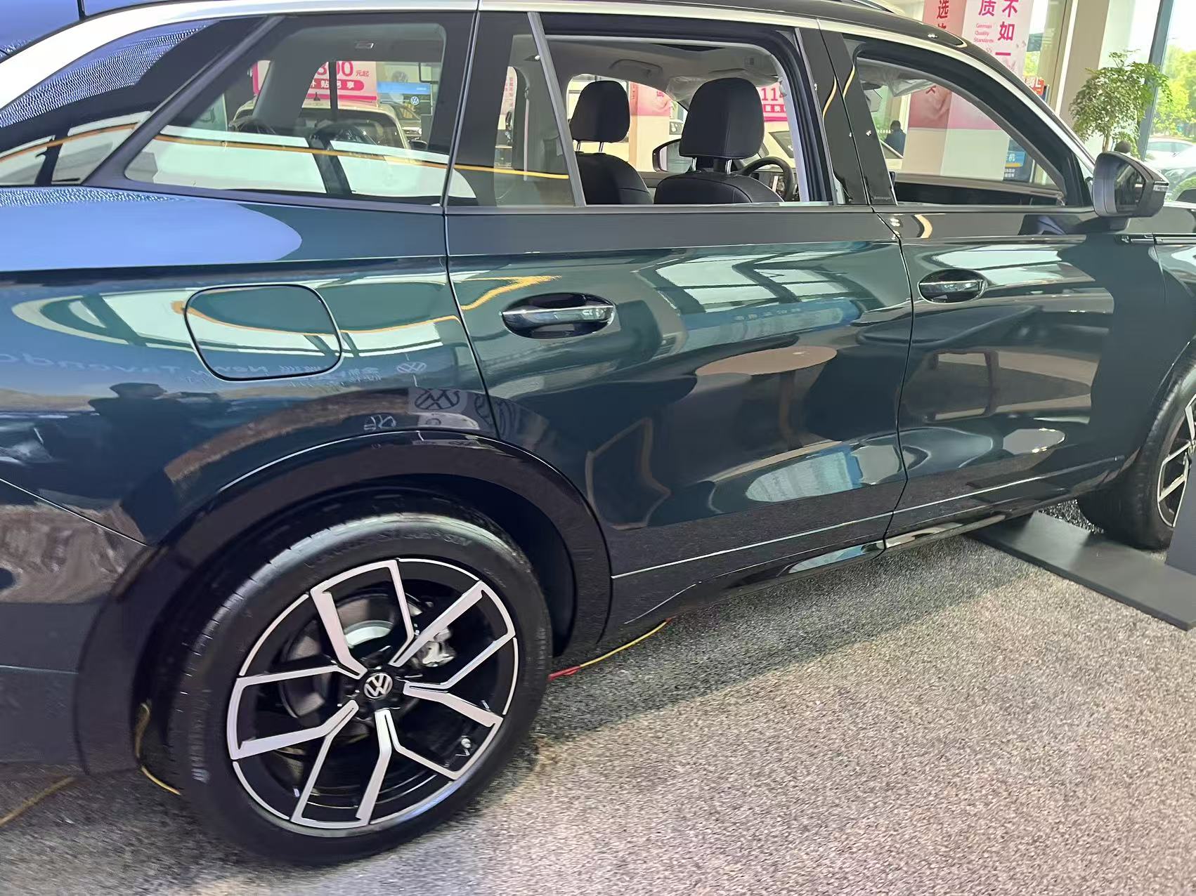 开车怕拥堵、怕复杂路况？一汽大众全新揽巡用黑科技赋能出行，同时兼顾惊艳外观与强劲