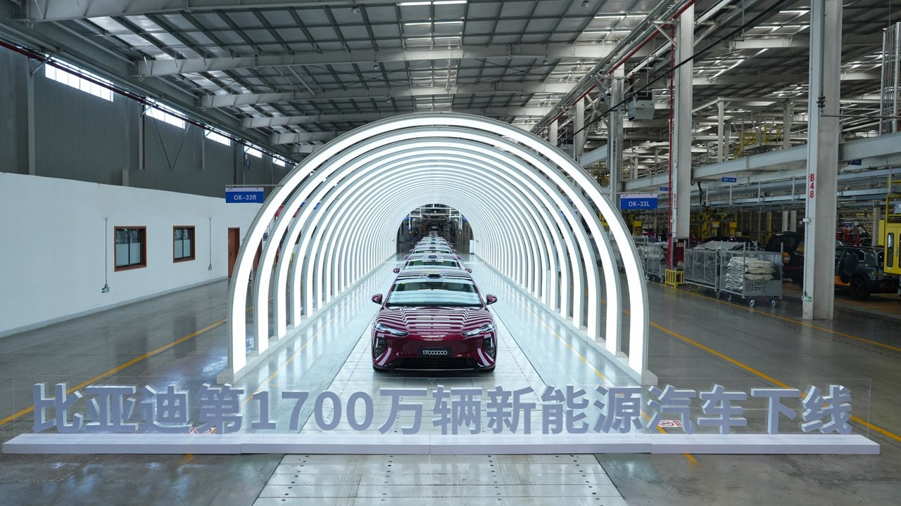 比亚迪第1700万辆新能源汽车下线，海豹08见证历史时刻