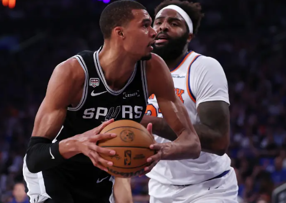 29分惨案！马刺输得窝囊，福克斯一脑短路葬送胜利
 
06月11日，NBA总决赛
