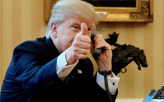 特朗普有多小心眼？扎克伯格曾封过特朗普网络账号，特朗普得失后，直接给扎克伯克开了万亿罚单…