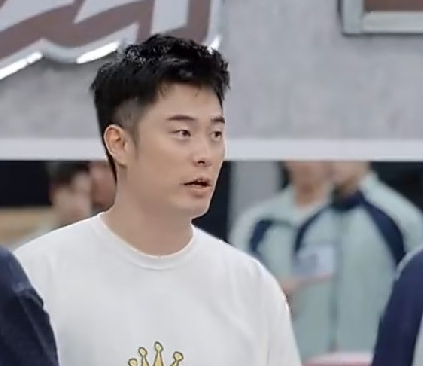 陈赫冲上了热搜，原因是网上曝光了一段视频
只见一向脾气超好的他，居然当众发火了，