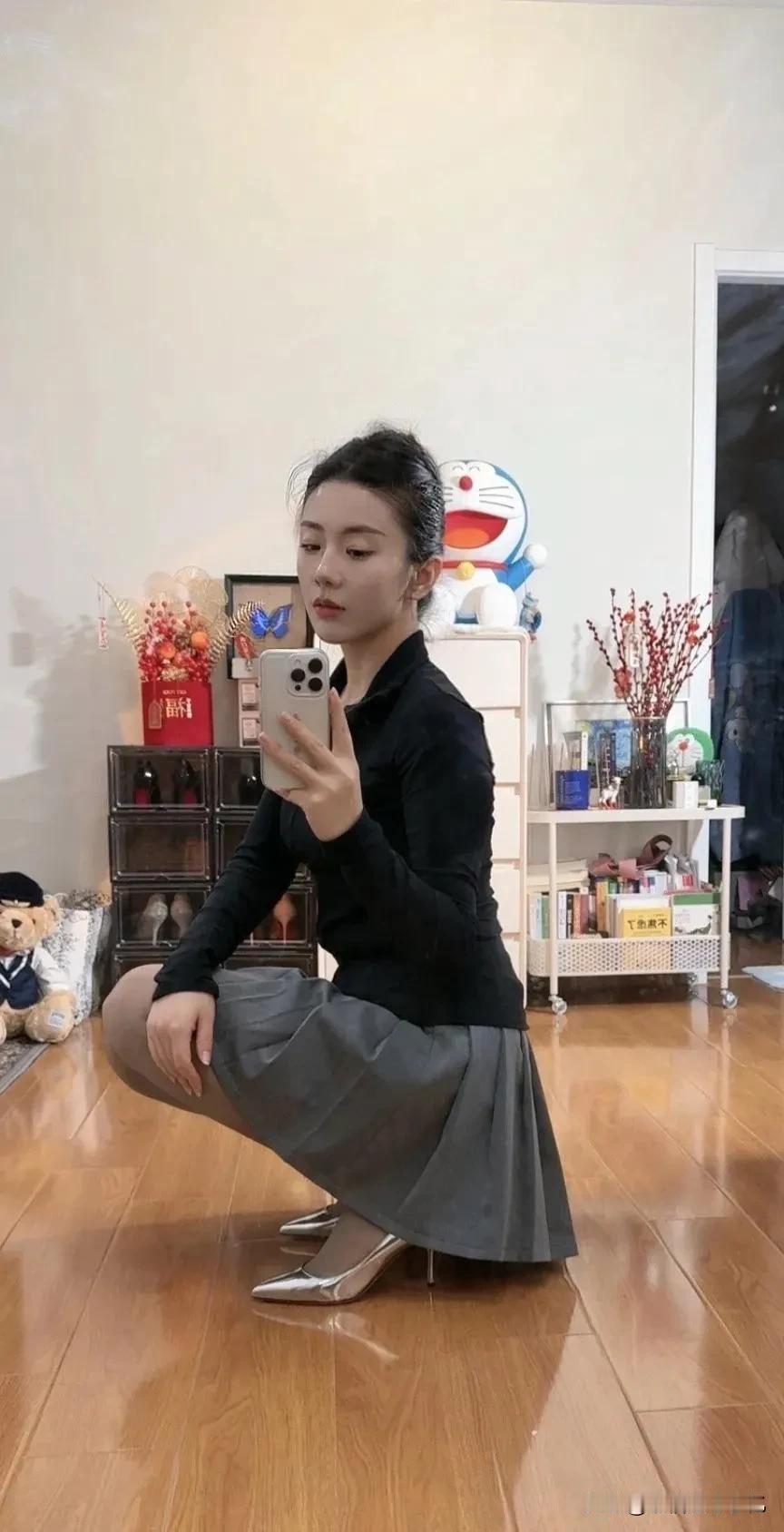 “老爸对我这身衣服过年不满意，可是我很喜欢，这就是代沟吗？”