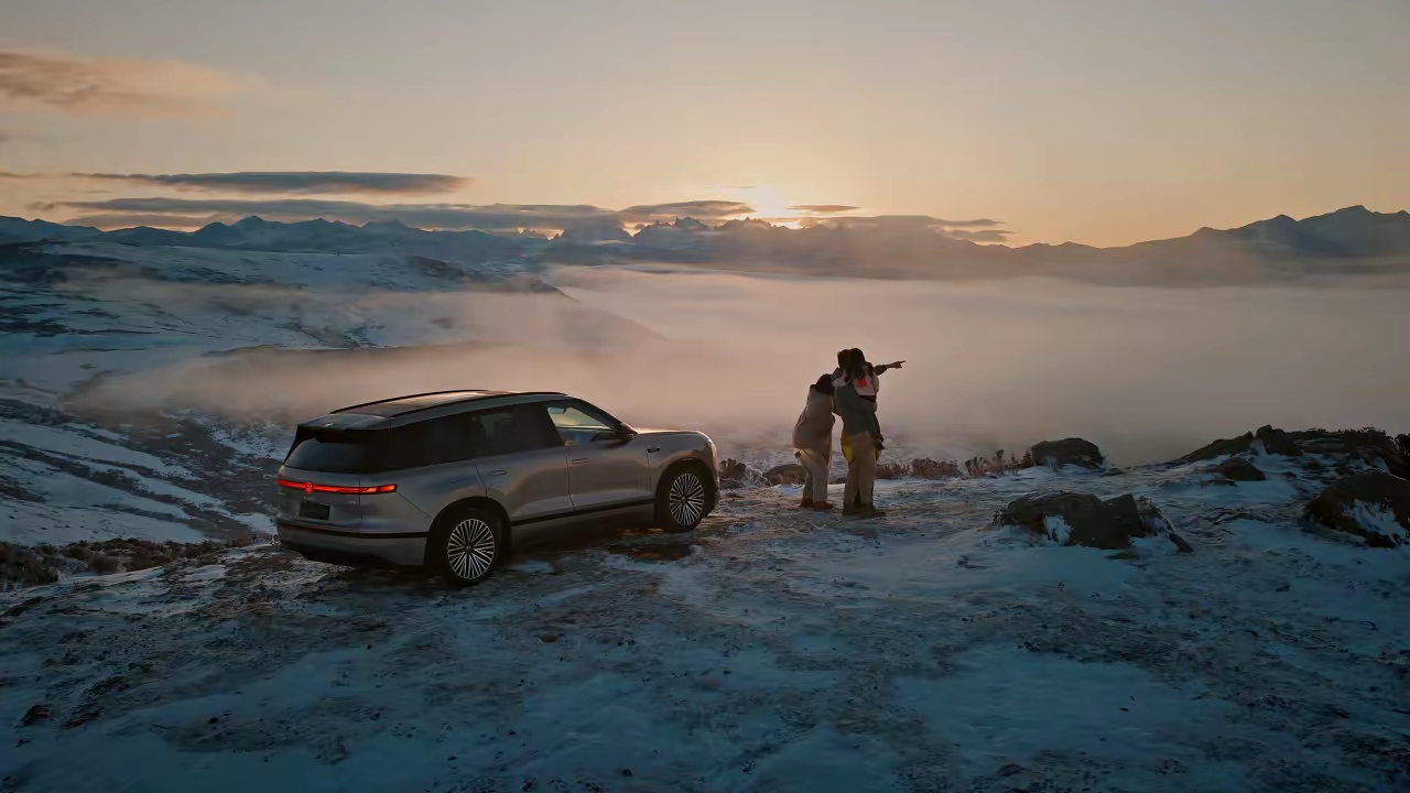 国内新能源汽车近来在“9”系市场形成了三种明晰的梯队:

1.在40+万级别，问