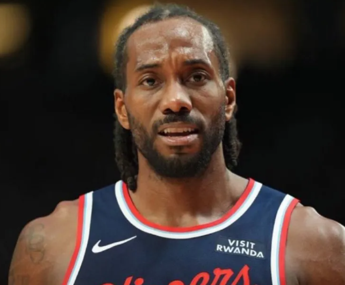 NBA记者Anthony Slater谈及多支球队放弃交易得到科怀-伦纳德：
“