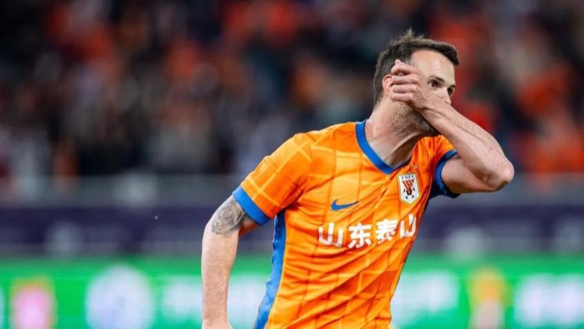 山东泰山陷入争议：该走的不是瓦科，而是这个“隐形”的中场大牌？