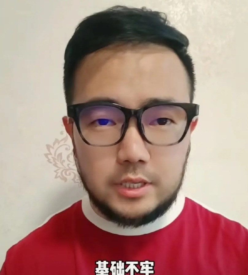 著名足球评论员潘伟力说，天津津门虎和青岛海牛保级危险，理由是：保级队平均需要5、