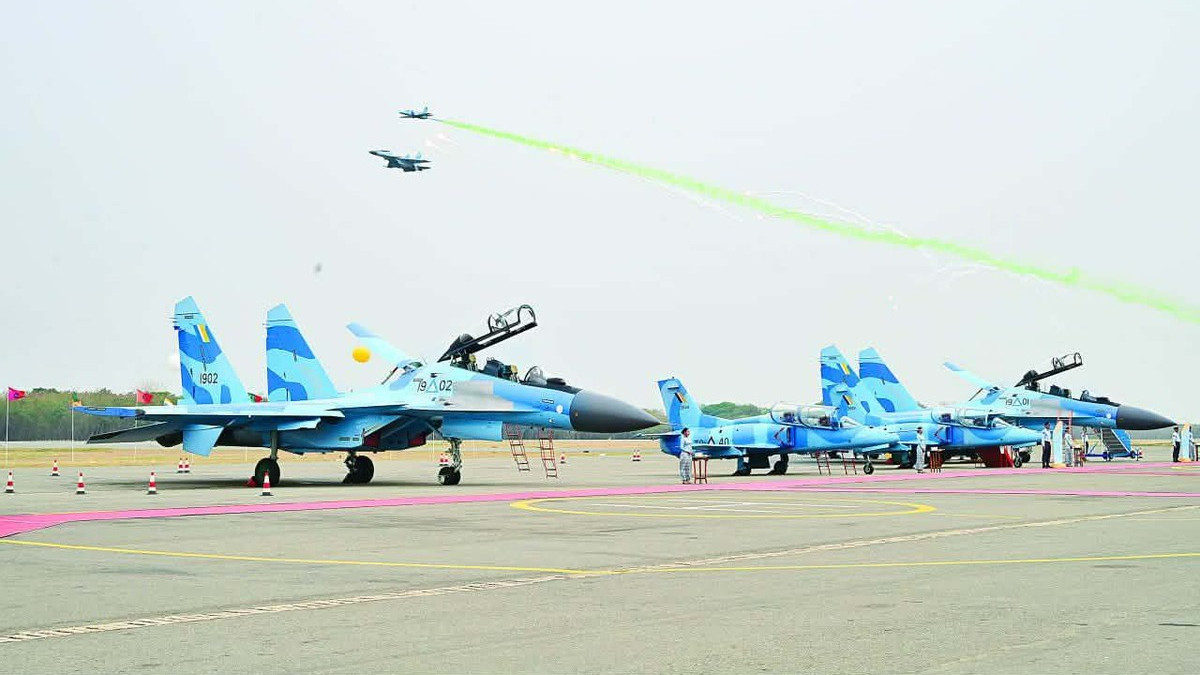缅甸空军接收最后一批苏-30SME战斗机，共订购6架，总价值4亿美元