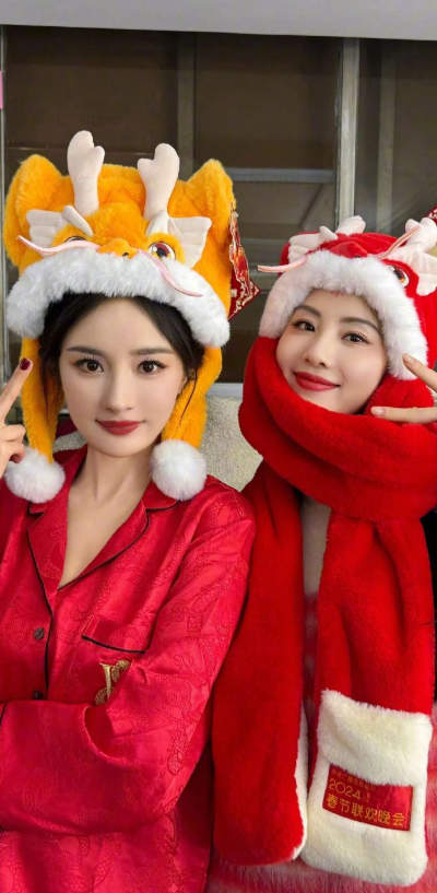 两位女神级别的人，真的好吸睛呀！刘诗诗和杨幂友情99 ​​​